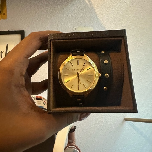 Michael Kors wrap around watch - Picture 2 of 4
